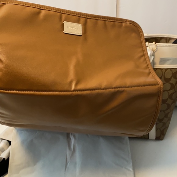 Coach Signature Baby Bag iM/Chalk NWT - Picture 7 of 11